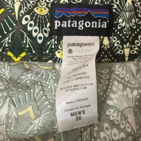 Patagonia Wavefarer Board Shorts Size 38 Dark Green Yellow - Picture 2 of 7